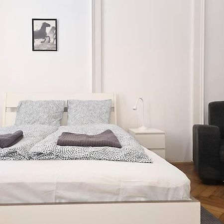 Seventh Sense Apartment Budapest Luaran gambar