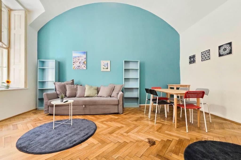 Seventh Sense Apartment Budapest Luaran gambar